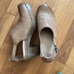 Dansko heeled booties 41
